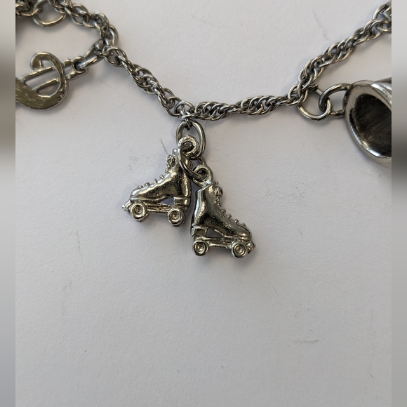 VTG SILVER TONE CHUNKY CHARM BRACELET - Picture 12 of 16